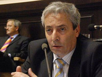 El radical Jano tiene un pie en el massismo
