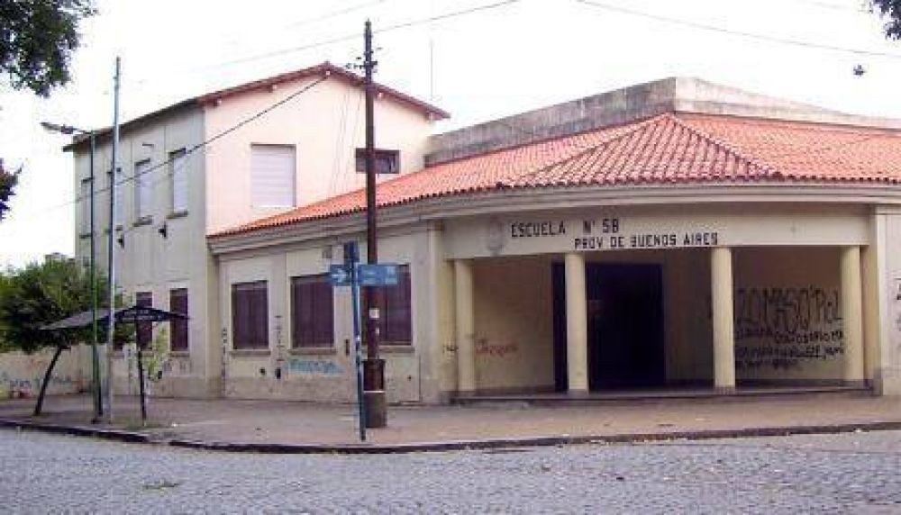 Ordenan sacar c�maras instaladas dentro de una escuela