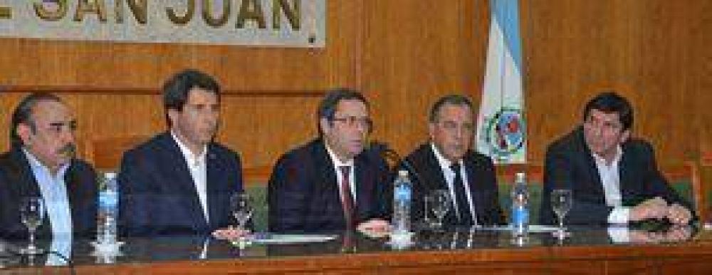 Barrick pospuso inversiones. U�ac y De Vido piden que cumpla