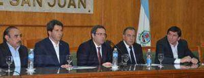Barrick pospuso inversiones. U�ac y De Vido piden que cumpla