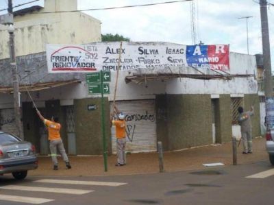 La Municipalidad orden� limpiar y bajar carteles de campa�a