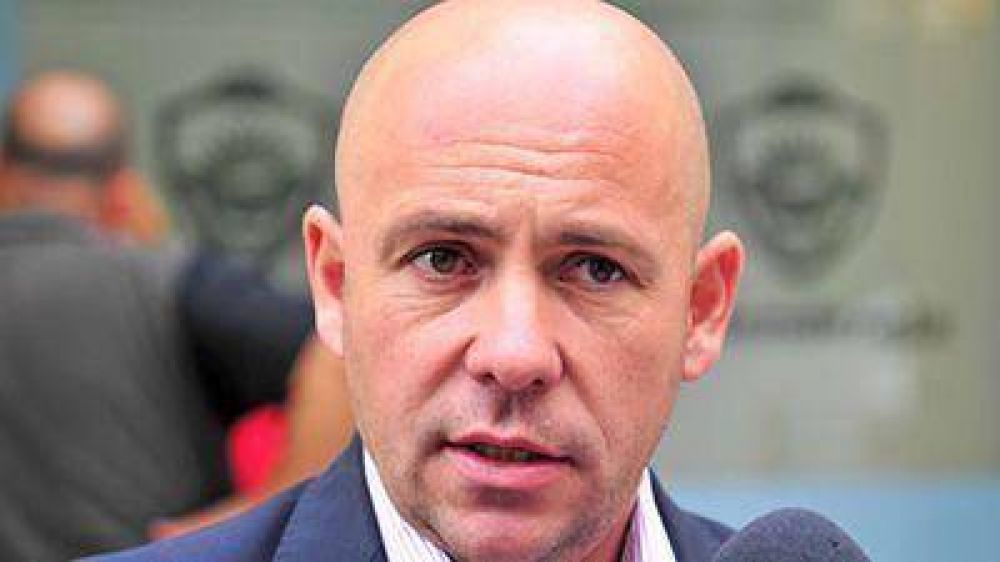 Sastre intim� a Buzzi reclamando 400 millones de pesos por coparticipaci�n