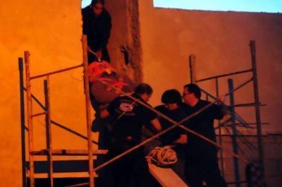 Un obrero cay� en un pozo mientras trabajaba en una obra en construcci�n