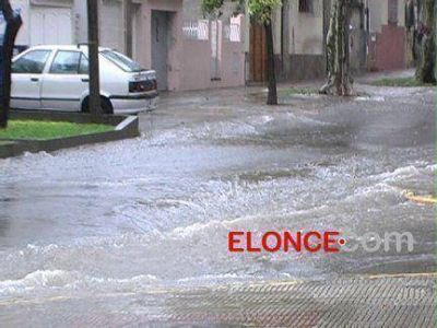 Fuerte diluvio en Paran� genera anegamientos e inconvenientes en el tr�nsito