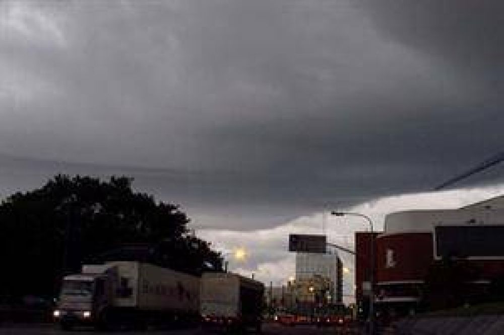 A�n rige la alerta meteorol�gica por tormentas en la ciudad