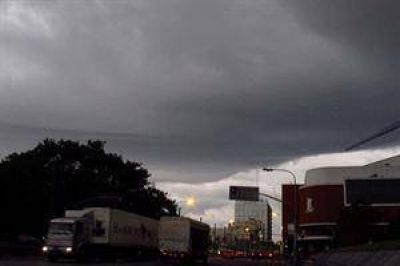 A�n rige la alerta meteorol�gica por tormentas en la ciudad