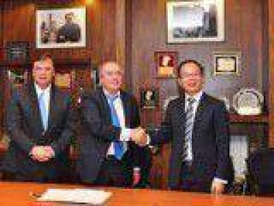 El Calafate: Firman contrato de obra p�blica de las represas sobre el r�o Santa Cruz
