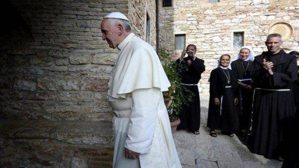 Francisco celebrar� una misa en el cementerio de Roma