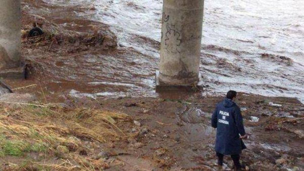 54 evacuados, un muerto y un desaparecido en C�rdoba