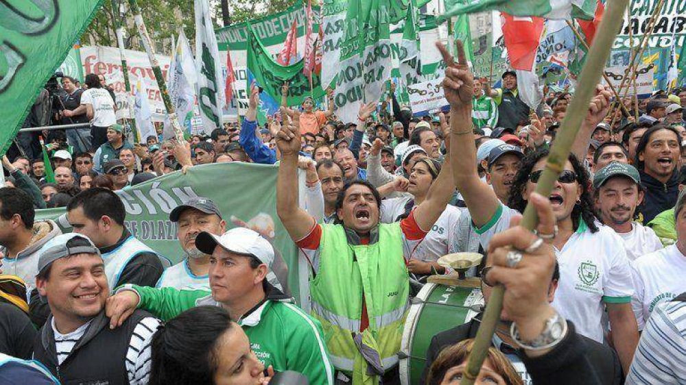 La CTA pidi� un "bono navide�o" de $2000 y ya habla de una marcha masiva junto a Moyano