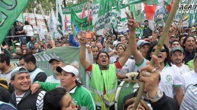 La CTA pidi� un "bono navide�o" de $2000 y ya habla de una marcha masiva junto a Moyano