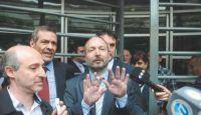 Clar�n se niega a aceptar el tr�mite de adecuaci�n y resiste el fallo de la Corte