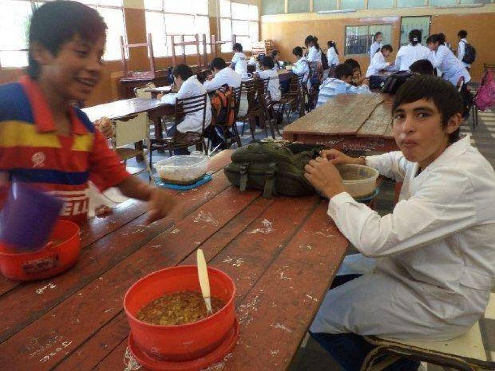 En Salta la gente est� a favor de que los chicos pasen m�s horas en las escuelas