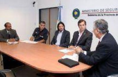La Polic�a y el Servicio Penitenciario cerraron el acuerdo salarial 2014