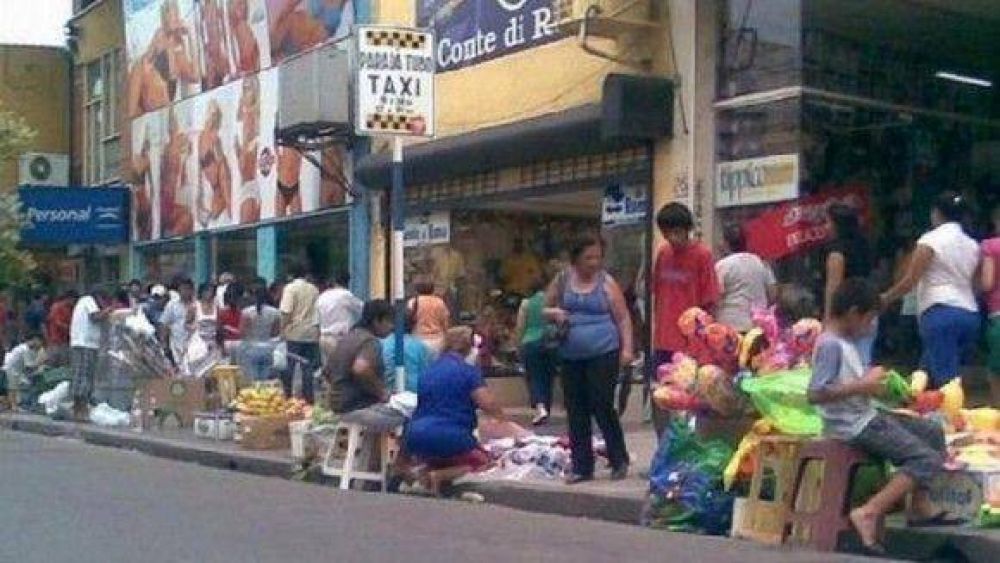 Alperovich: �Vamos a trabajar para sacar a los ambulantes del microcentro�