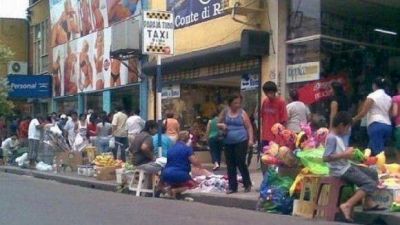 Alperovich: �Vamos a trabajar para sacar a los ambulantes del microcentro�