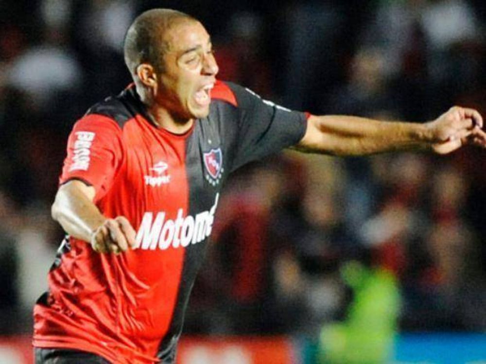 Newell's, con un poco de amor franc�s, rescat� un empate ante Col�n y sigue siendo l�der