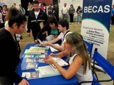 La pr�xima semana se distribuir�n formularios de becas en tres departamentos
