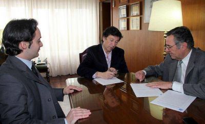 San Isidro firm� un convenio con la Universidad Cat�lica de Santiago del Estero 