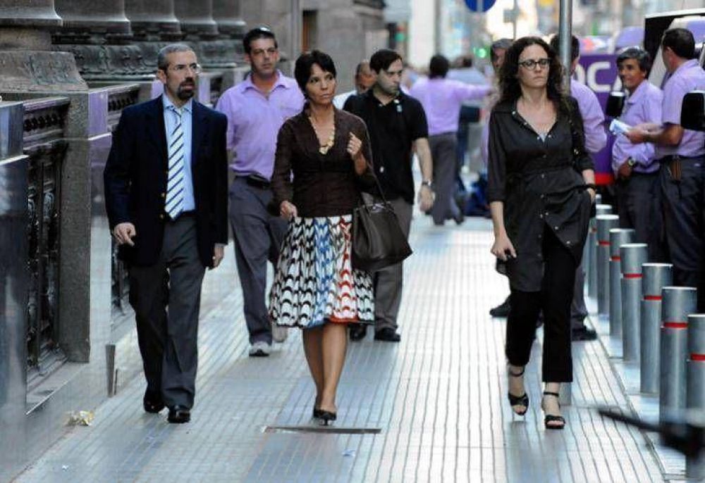 Tras las elecciones, se pierden m�s de US$ 5 millones de reservas por hora