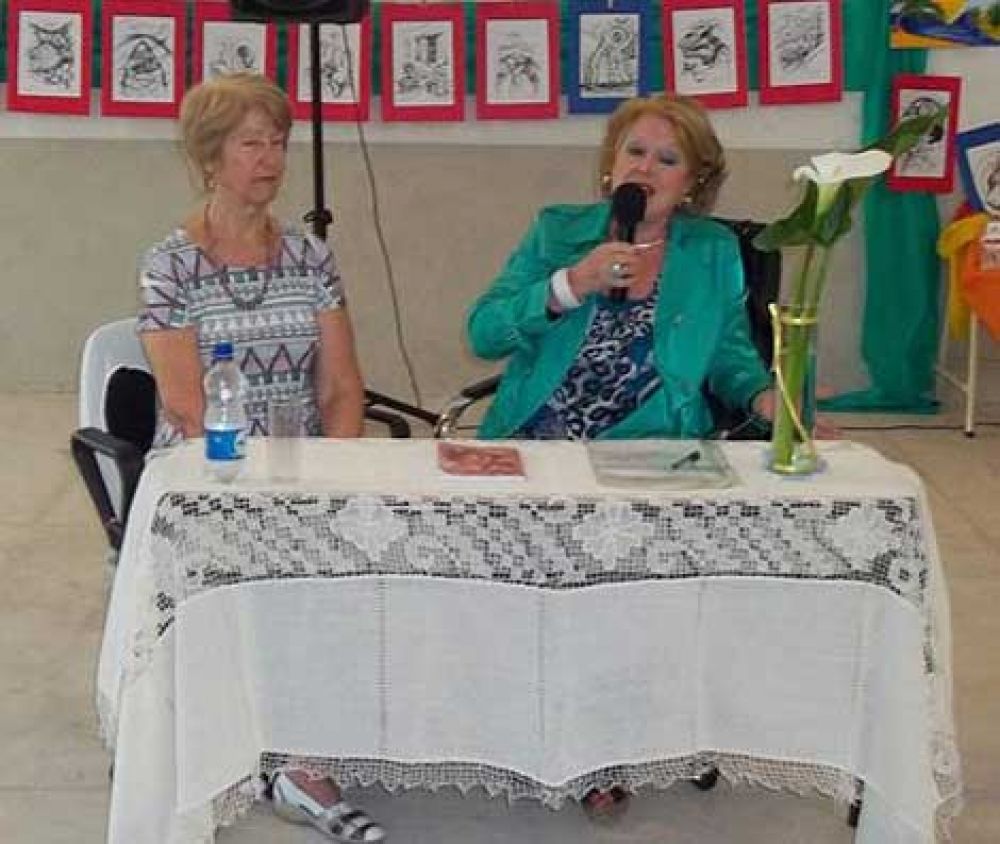 Martha Rocha present� su libro 'Los p�jaros de oro y otros cuentos' 