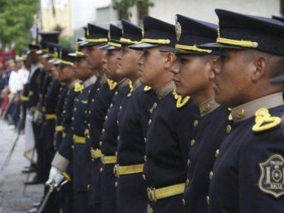 A los polic�as les impusieron un 25%