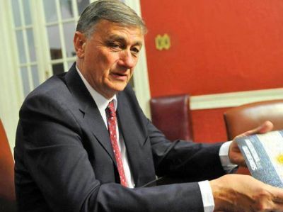 Binner asegur� que "en el pa�s no hay conducci�n, nadie sabe qui�n es el presidente"