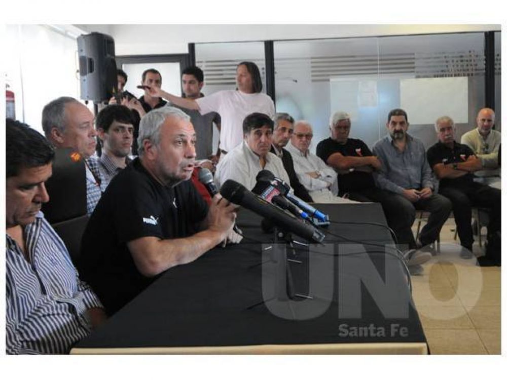 Col�n: renuncias y posible adelanto de las elecciones para diciembre