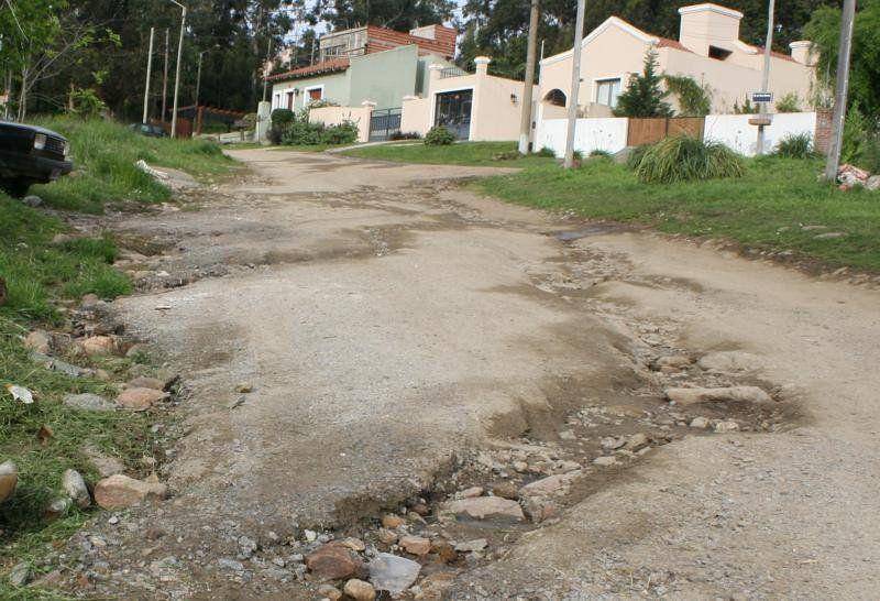 Vecinos de Villa del Parque reclaman por el mal estado de las calles y ...