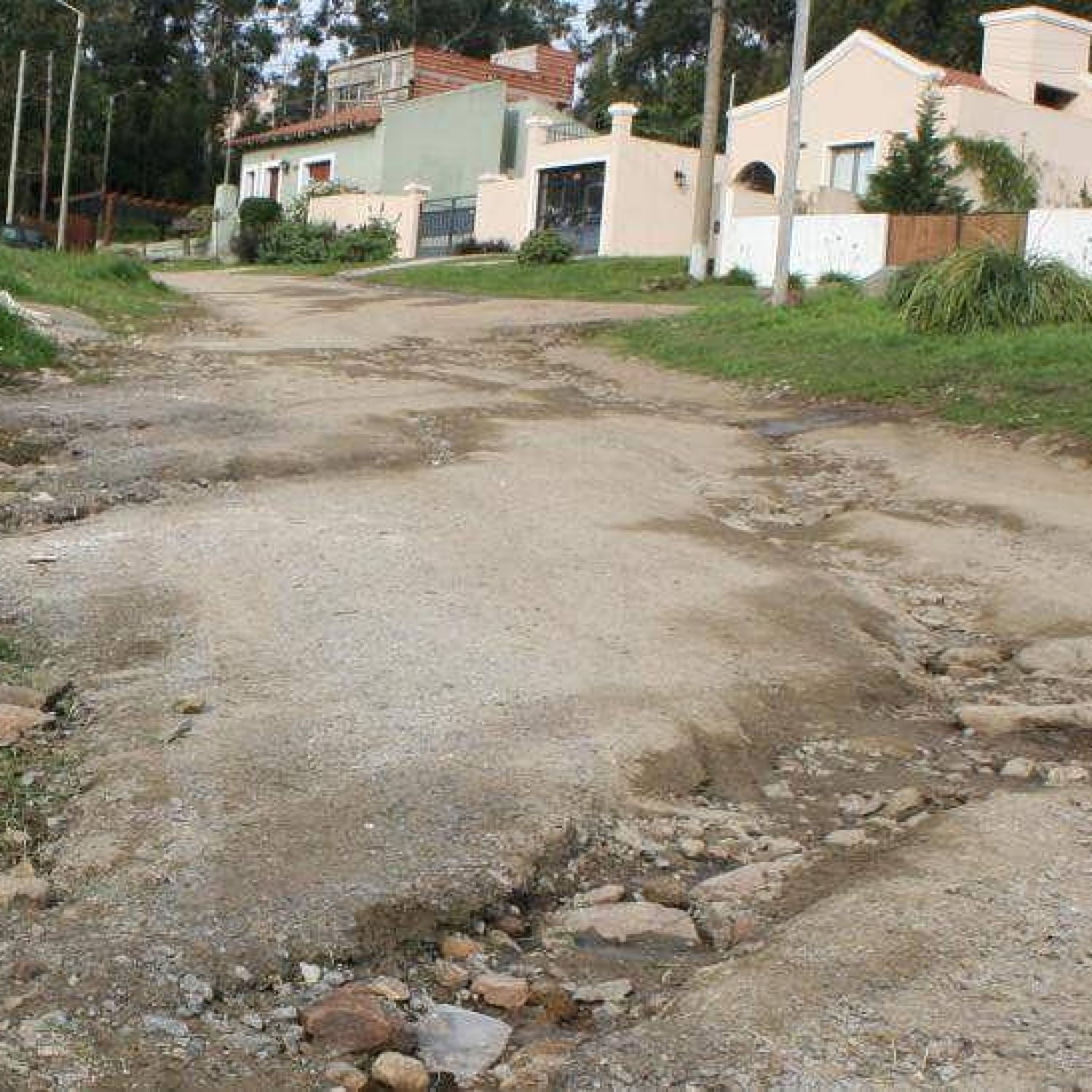 Vecinos de Villa del Parque reclaman por el mal estado de las calles y ...
