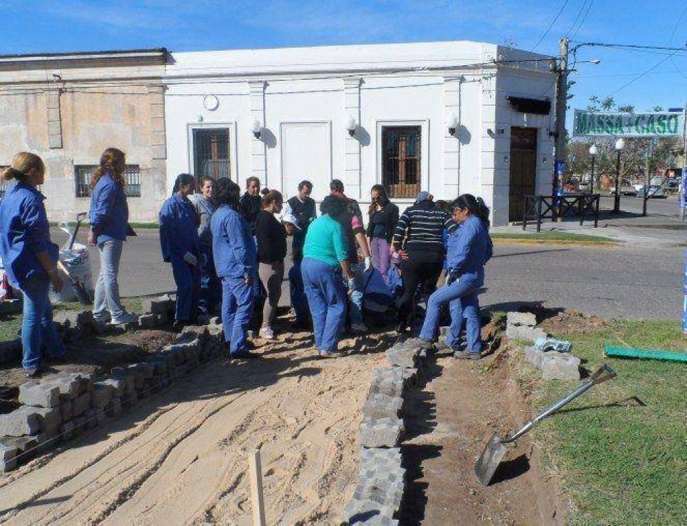 Comenz� la construcci�n de veredas a trav�s de las Cooperativas de Trabajo
