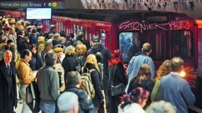 Ordenan una tarifa social para autorizar el aumento del subte