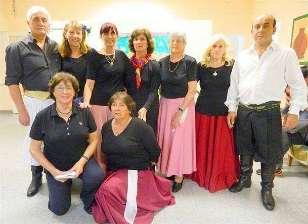 Festejo de cumplea�os en el Hogar de Ancianos