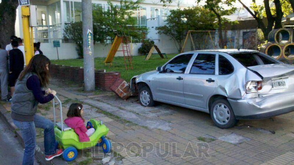 Un cami�n y auto chocaron en Col�n y Rivadavia