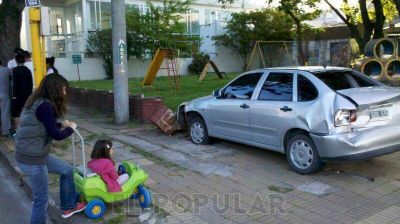 Un cami�n y auto chocaron en Col�n y Rivadavia