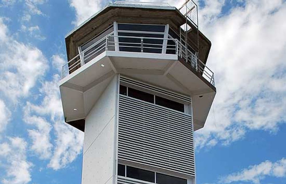 Tras 30 a�os culminar�n la torre de control del aeropuerto