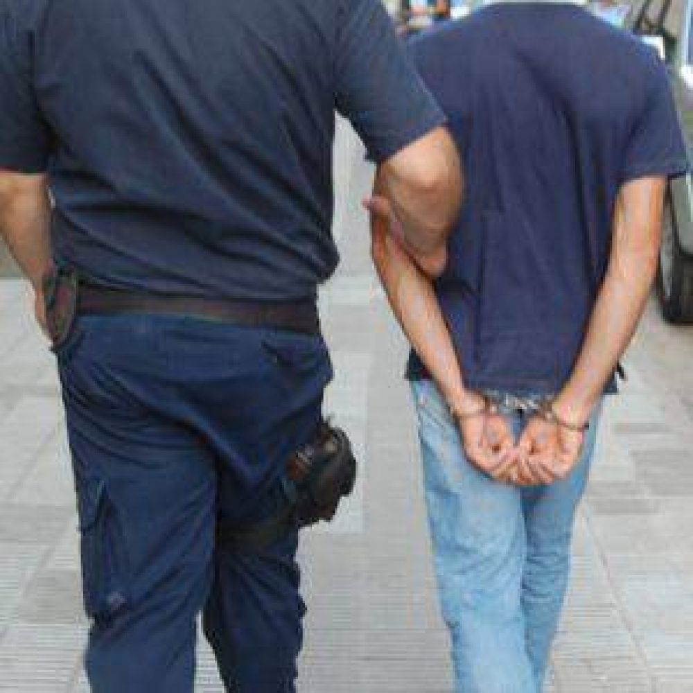 Dealer peruano: repart�a drogas en autos de alta gama