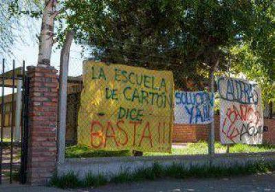 Padres de la Escuela N�313 reclaman que se construya un nuevo edificio 
