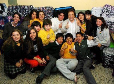 Giustozzi celebr� los 20 a�os de ense�anza secundaria del Colegio del Sol