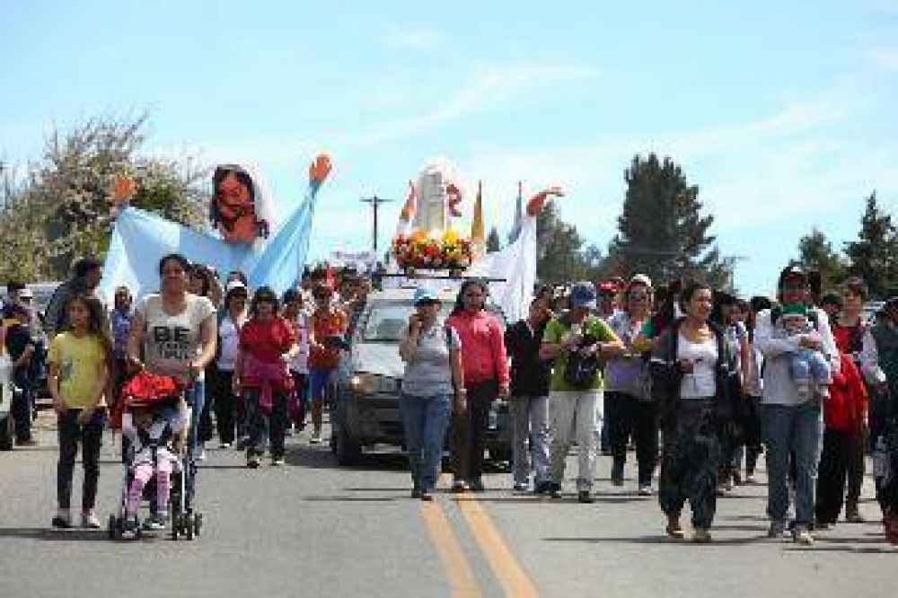 Multitudinaria peregrinaci�n en Bariloche