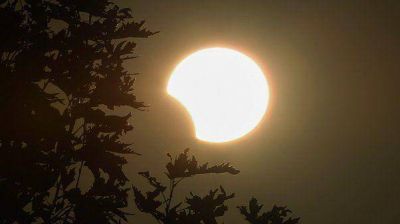 Un eclipse solar total maravill� el atardecer de Kenia