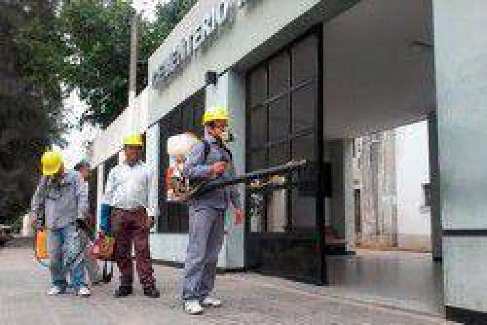 Dengue: Operativo de saneamiento en el cementerio de S�enz Pe�a