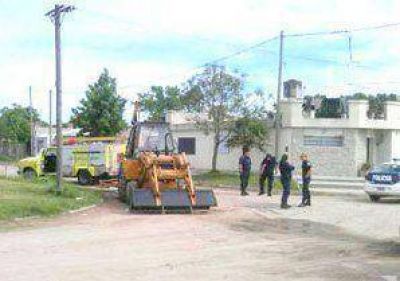 P�nico en el Barrio Emilio Mitre: una excavadora rompi� un ca�o de gas