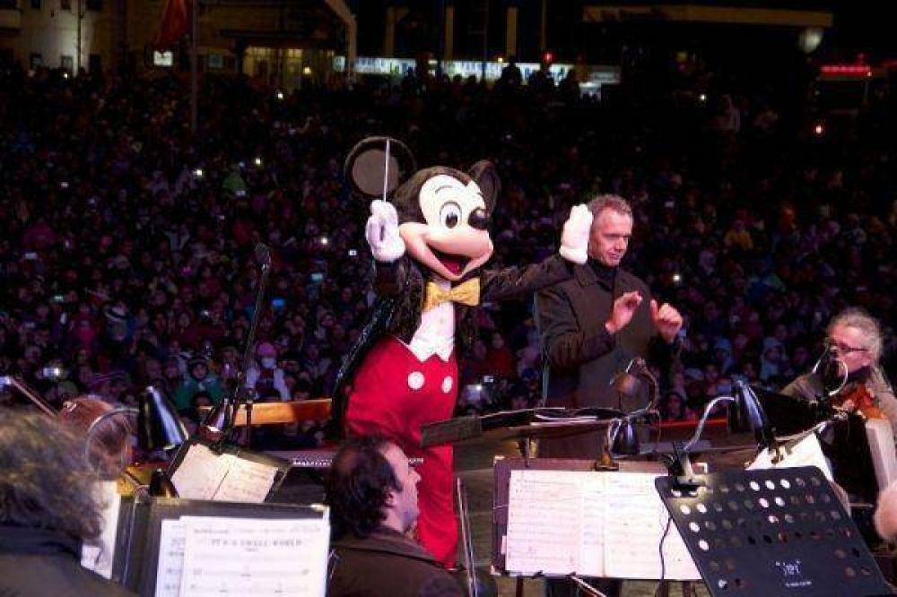 La magia de Disney deslumbr� la noche en la capital fueguina