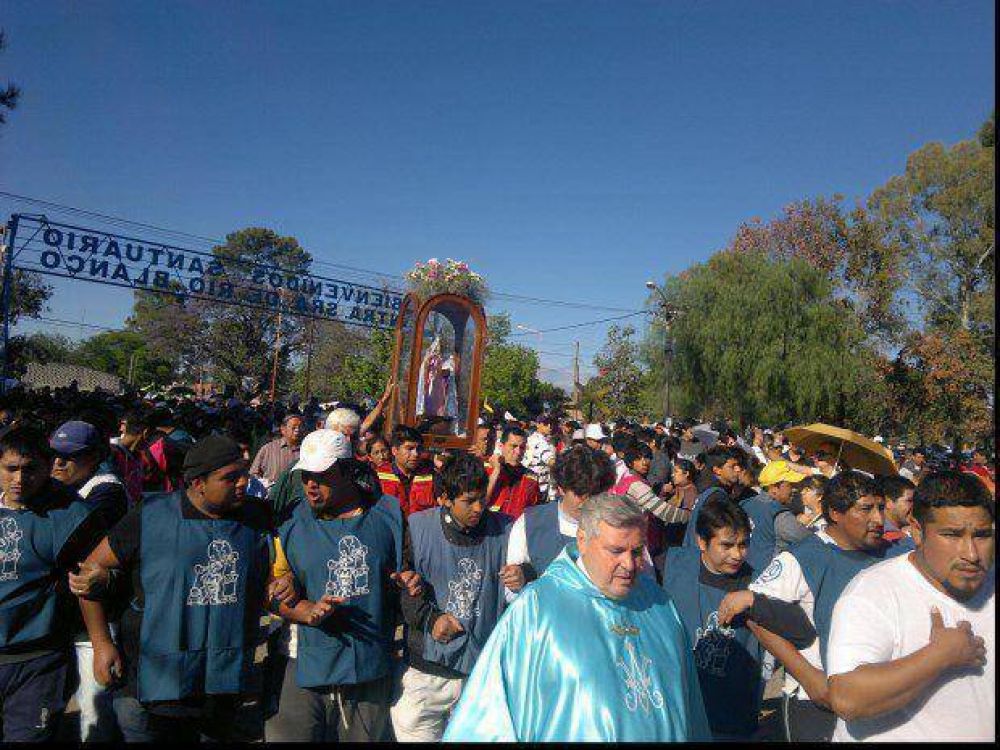Masiva peregrinaci�n de j�venes a R�o Blanco