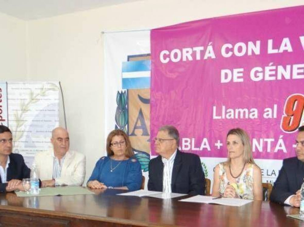 Convenio de concientizaci�n sobre la lucha contra la violencia en las canchas de f�tbol
