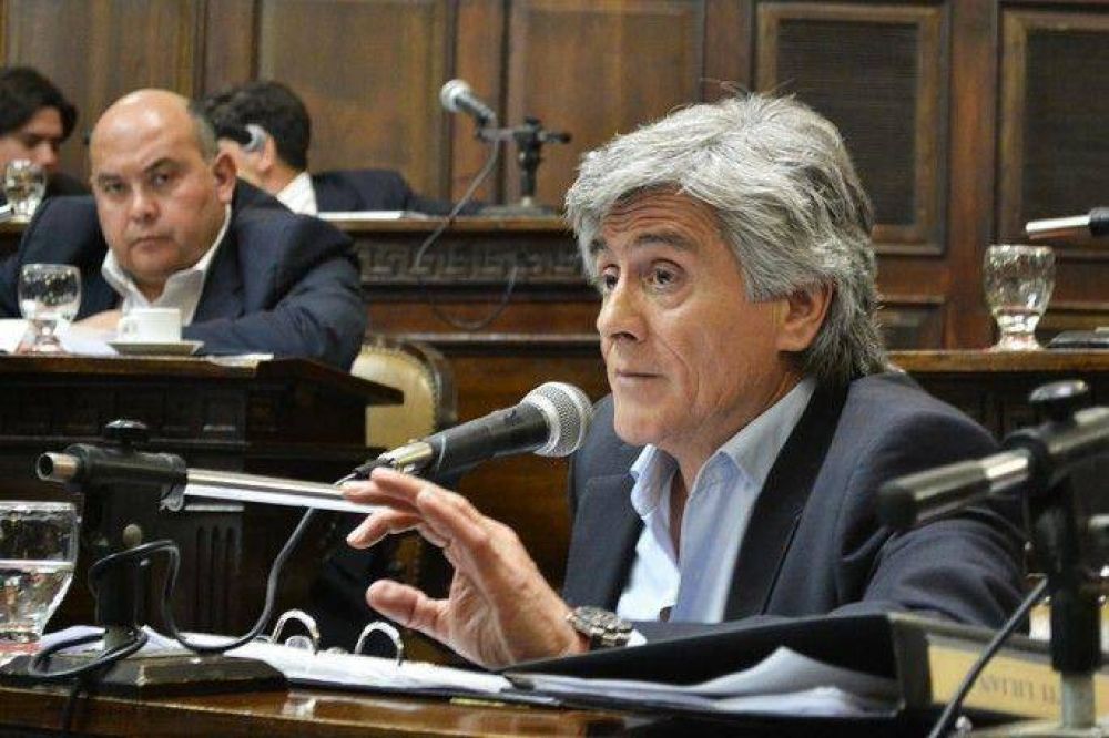 Diputado radical pide resarcimiento econ�mico para usuarios por los cortes de agua