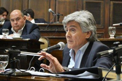 Diputado radical pide resarcimiento econ�mico para usuarios por los cortes de agua