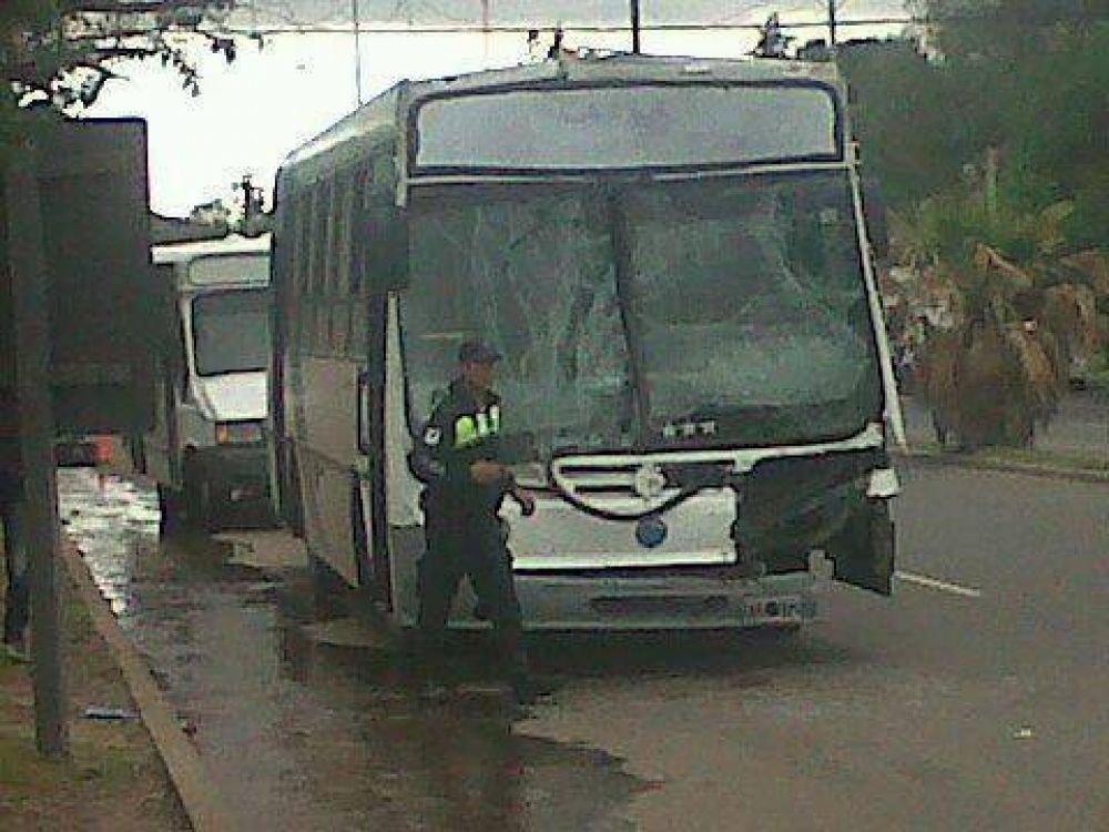 Transporte para Todos pide explicaciones a Polo SRL por el choque frente a la terminal