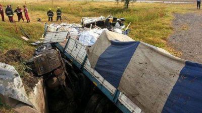 Dos camioneros entrerrianos murieron en un triple choque  